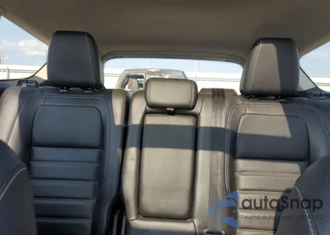 2017 Ford Escape Titanium z USA, uszkodzony, nr VIN 1FMCU9J98HUA58277